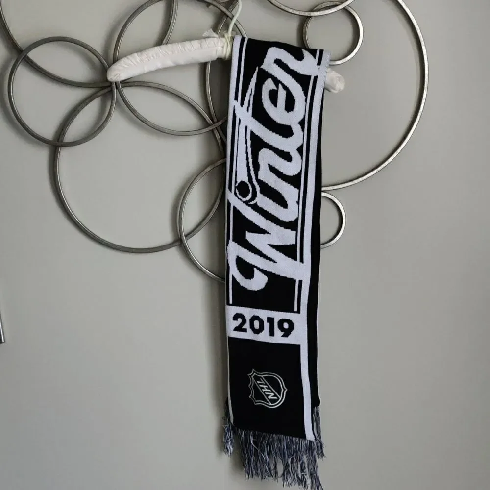 NWT Winter Classic at Notre Dame Chicago Blackhawks scarf
